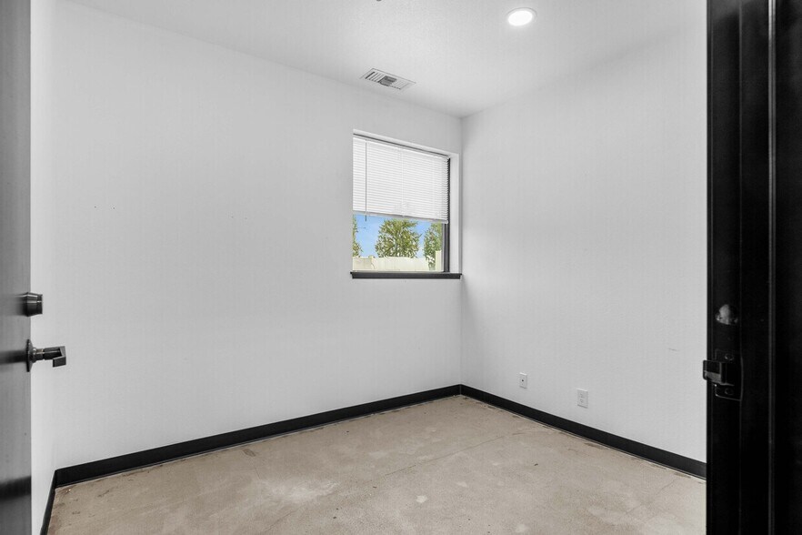 More Photos Of 9036 Winnetka Ave, Northridge Loft Creative Space For Lease