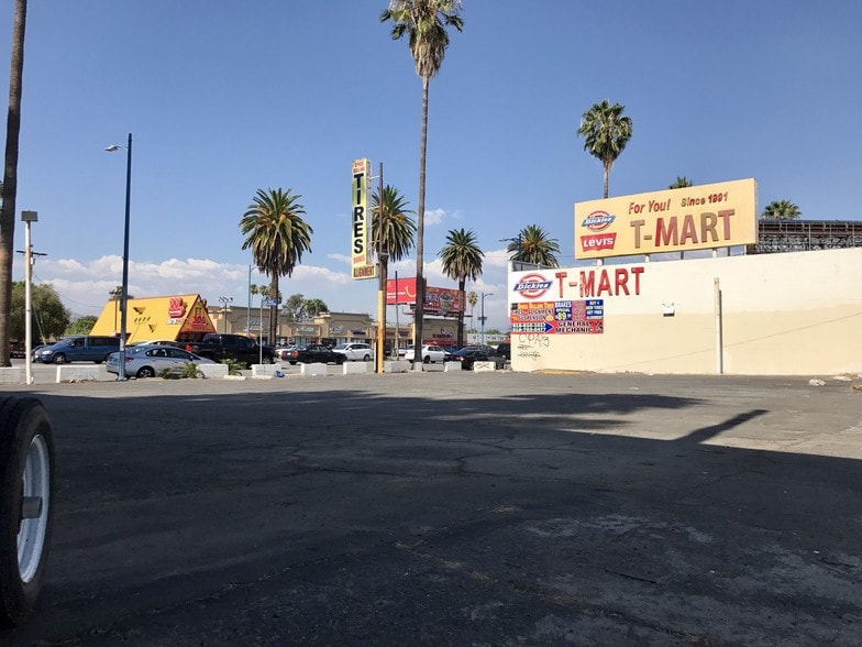 More Photos Of 20930 Sherman Way, Canoga Park Auto Dealership For Lease