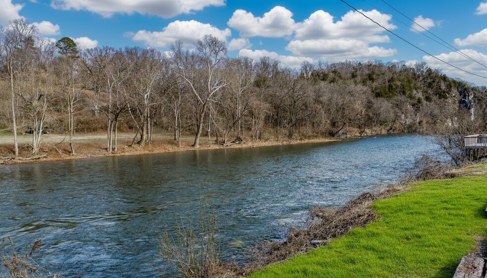 More Photos Of 386 E Main St, Newport Office For Lease