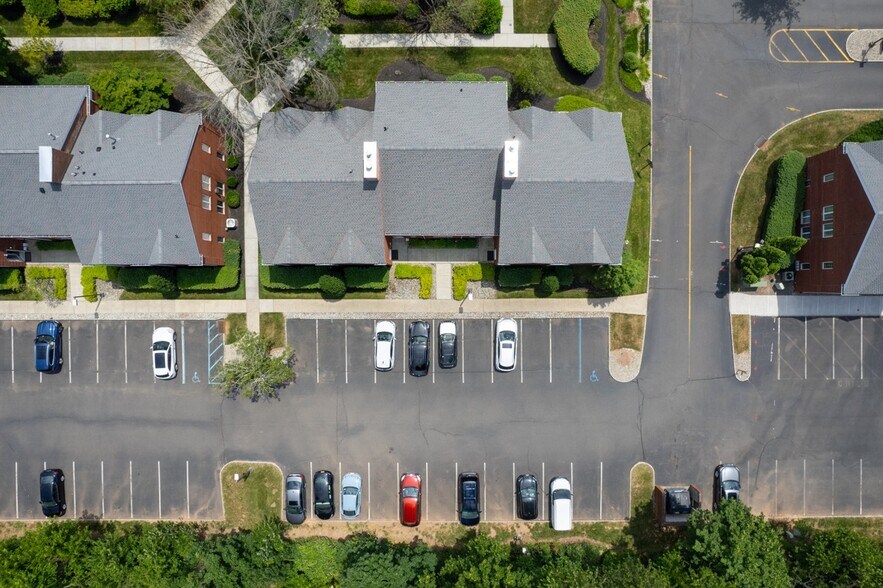 More Photos Of 821-824 Courtyard Dr, Hillsborough Office For Lease