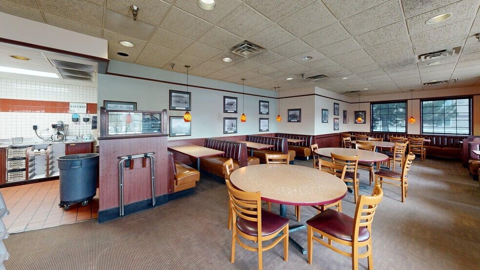 More Photos Of 2010 Overland Ave, Billings Restaurant For Sale