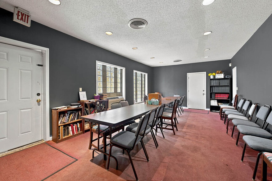 More Photos Of 2625 Reynolds St, Brunswick Flex For Sale