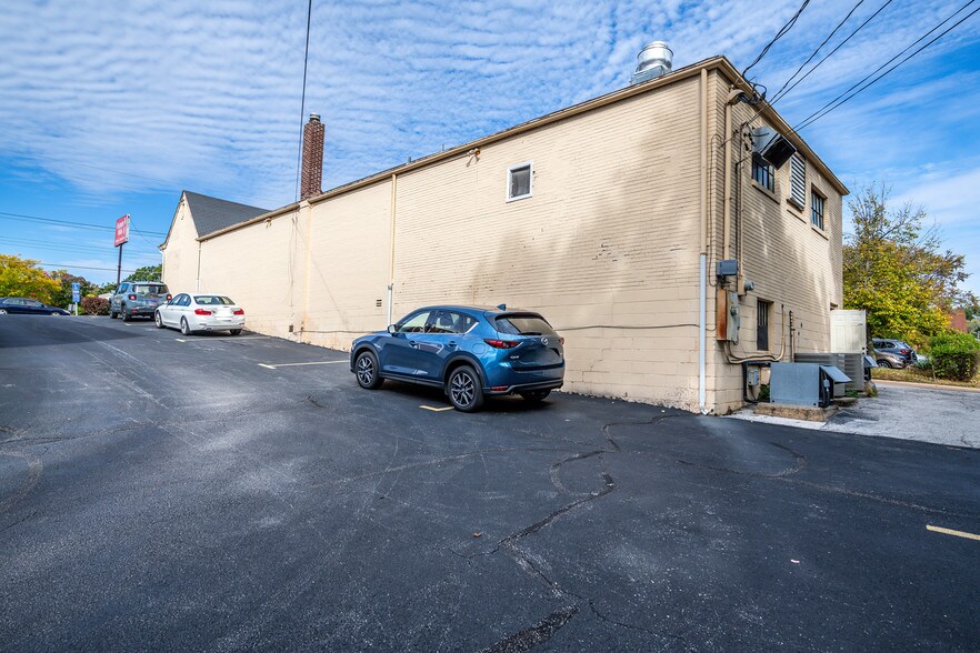 More Photos Of 2428 S Brentwood Blvd, Saint Louis Restaurant For Sale
