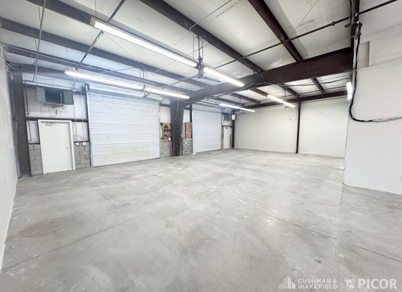 More Photos Of 6898-6902 N Camino Martin, Tucson Warehouse For Lease