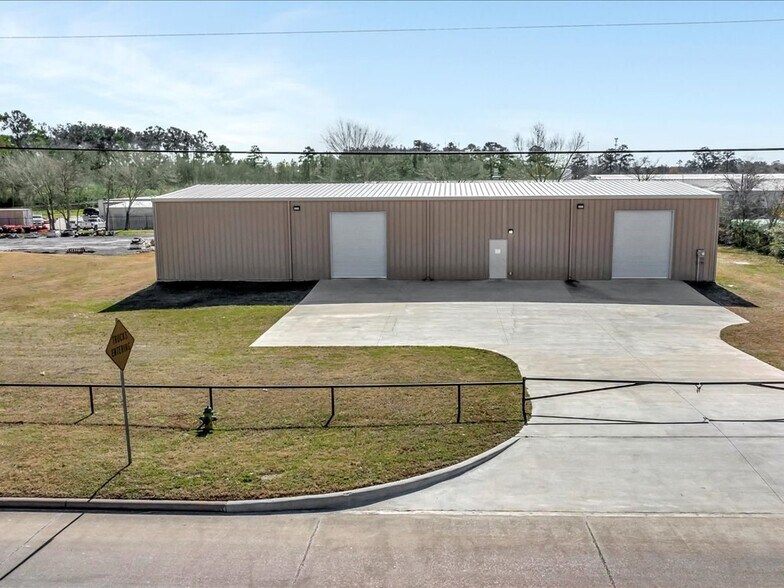 More Photos Of 1807 Webber Lufkin TX 75904 st, Lufkin Warehouse For Lease