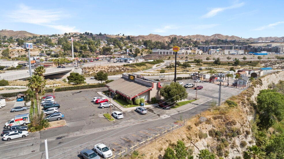Primary Photo Of 16401 Delone St, Santa Clarita Restaurant For Lease