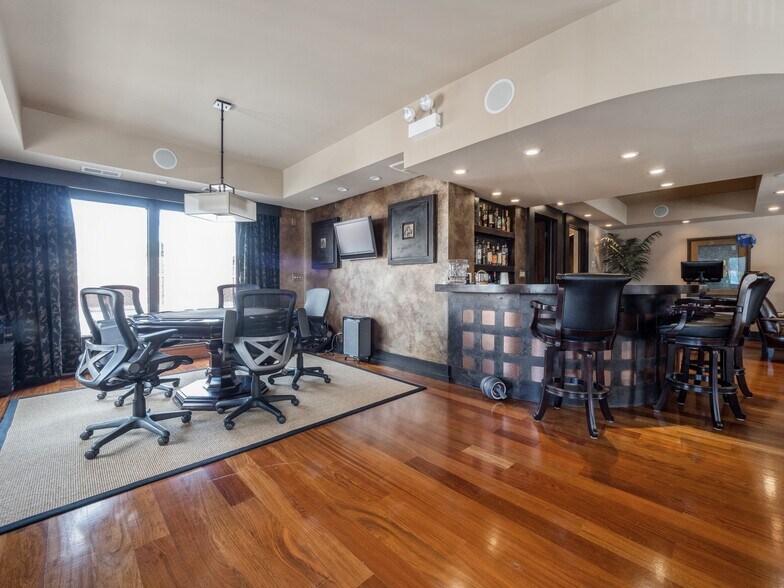 More Photos Of 4650-52 Lawrence, Chicago Office For Sale