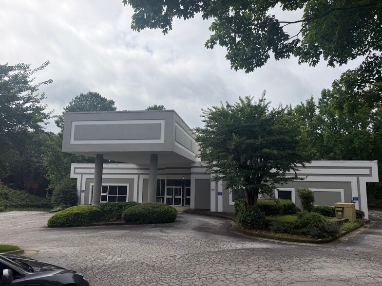 Primary Photo Of 2060 Northlake Pky, Tucker Medical For Sale
