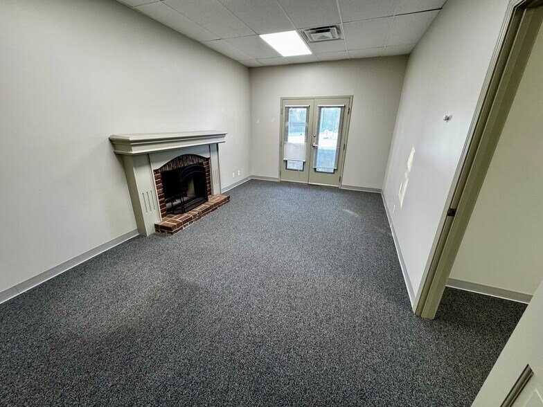 More Photos Of 6800 W 107th St, Overland Park Office For Sale