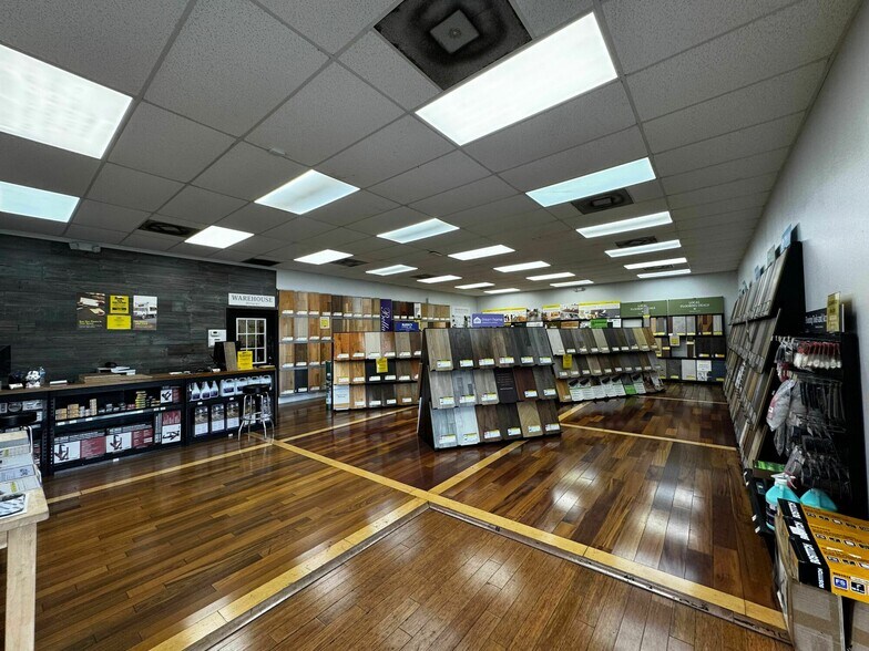 More Photos Of 2214 N Washington Blvd, Sarasota Warehouse For Lease