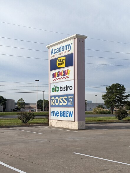 More Photos Of 2300-2480 S Hwy 6, Houston Unknown For Lease