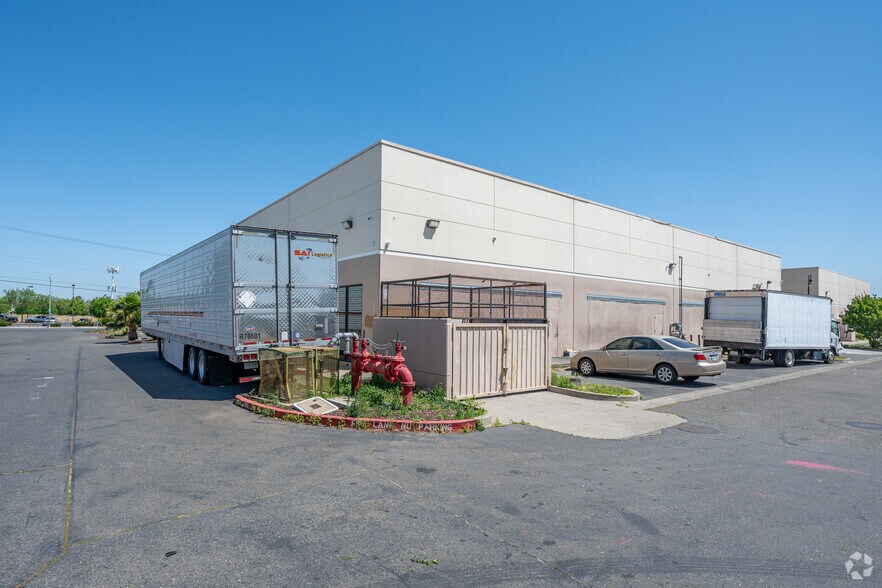 More Photos Of 7400 Elsie Ave, Sacramento Freestanding For Lease