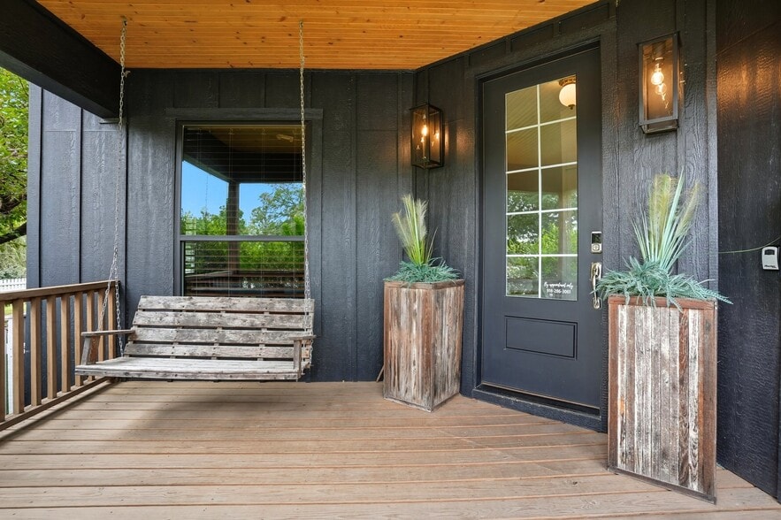 More Photos Of 924 S Main St, Broken Arrow Showroom For Sale