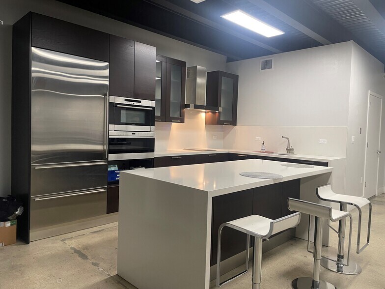 More Photos Of 3803 NW 125th St, Opa Locka Showroom For Lease