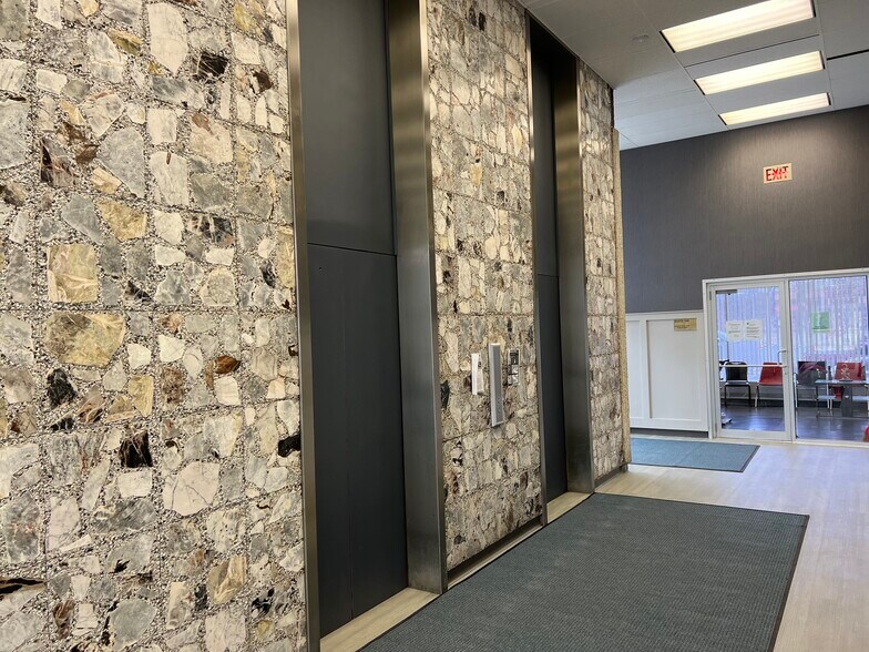 More Photos Of 1655 W Market St, Akron Office For Lease