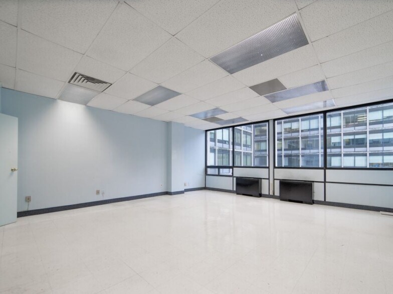 More Photos Of 4999 Rue Sainte-Catherine O, Westmount Apartments For Lease