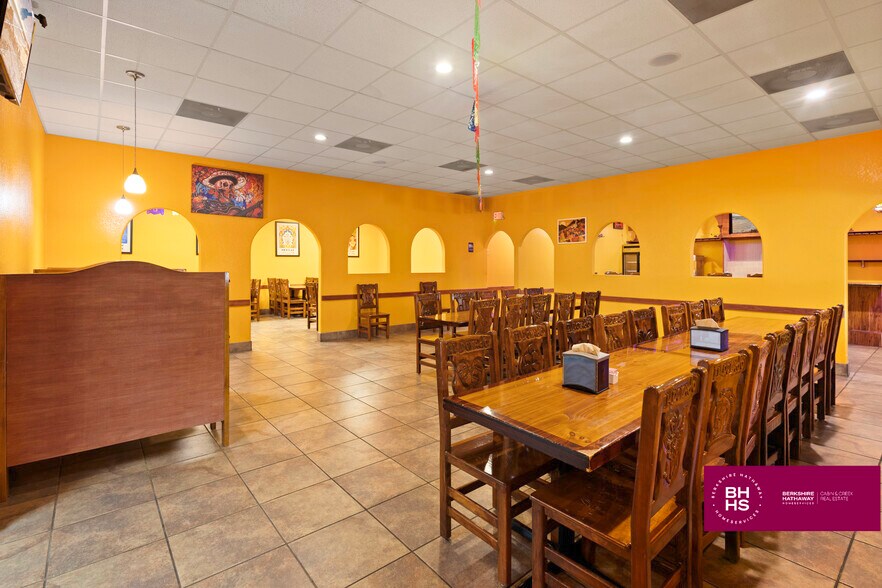 More Photos Of 958 E Main St, Liberty Restaurant For Sale