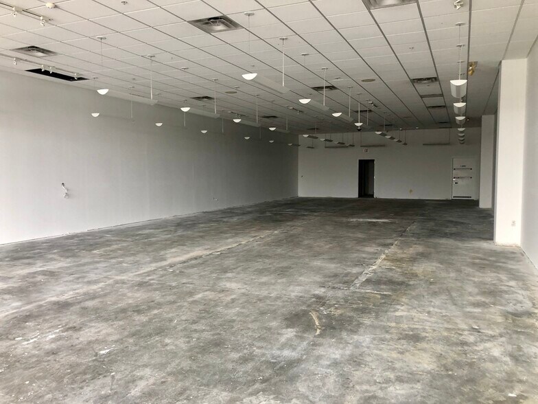 More Photos Of 8628 N Boardwalk Ave, Kansas City Unknown For Lease
