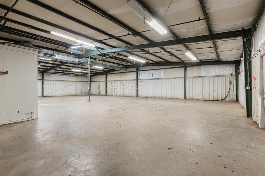 More Photos Of 1811-1813 Old Estill Springs Rd, Tullahoma Warehouse For Sale