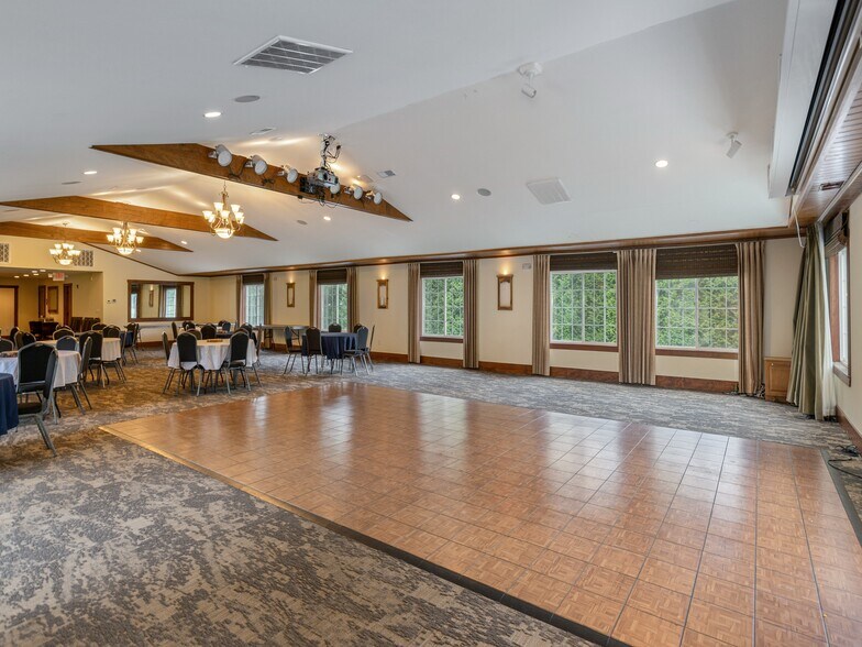 More Photos Of 8826 Boylston Hwy, Mills River Flex For Sale