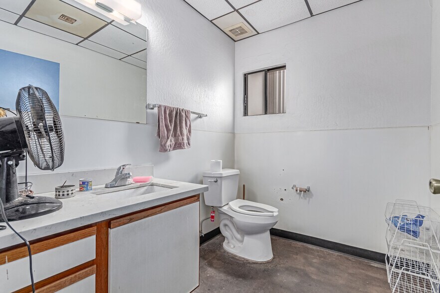 More Photos Of 6016 N 57th Ave, Glendale Warehouse For Sale