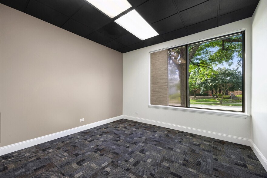 More Photos Of 414 Plaza Dr, Westmont Office For Sale