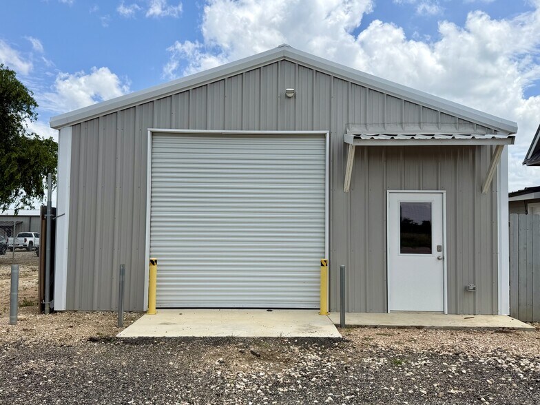 More Photos Of 580 County Road 196, Georgetown Unknown For Lease