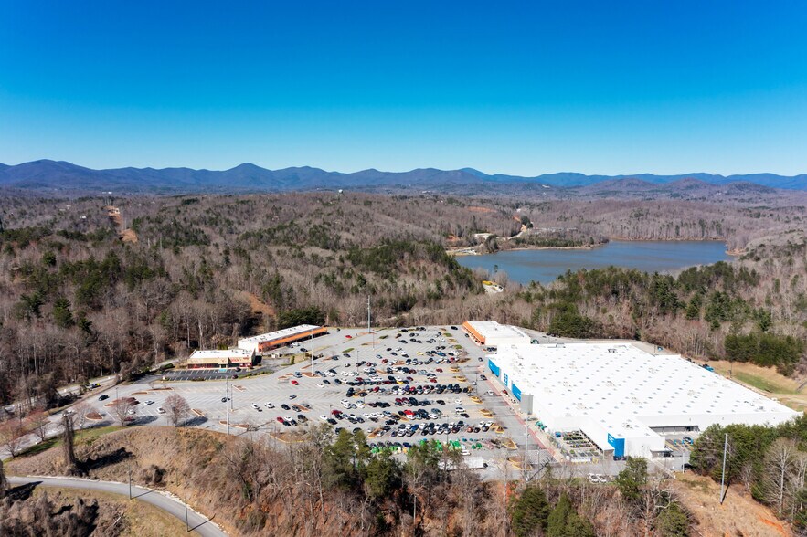 More Photos Of 400 Wal-Mart Way, Dahlonega Storefront For Lease