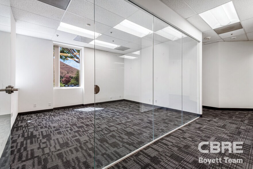 More Photos Of 26025 Mureau Rd, Calabasas Office For Sale