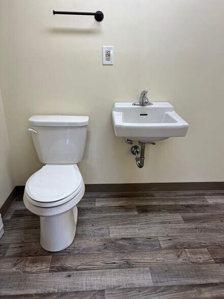 More Photos Of 539 Ringwood Ave, Wanaque Storefront Retail Office For Lease