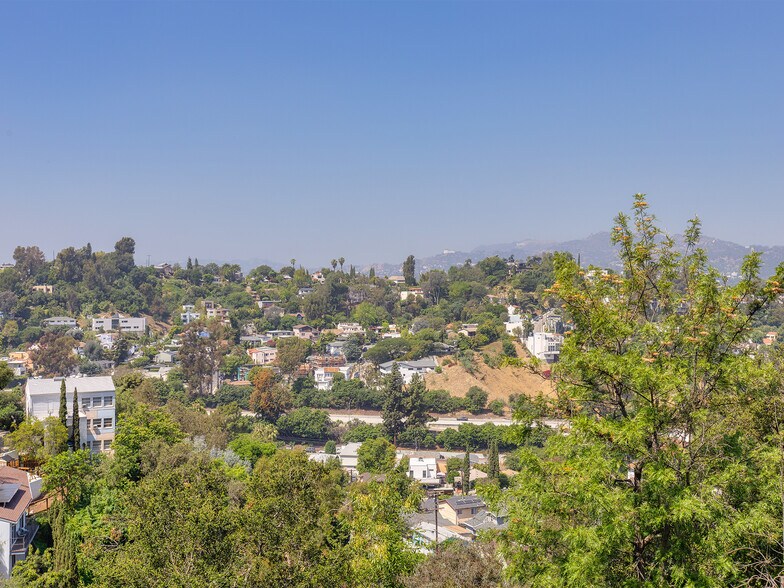 More Photos Of 1825 Altivo Way, Los Angeles Multifamily For Sale