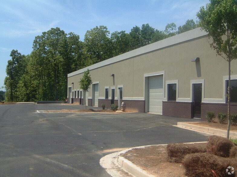 More Photos Of 3768 Peachtree Crest Dr, Duluth Warehouse For Lease