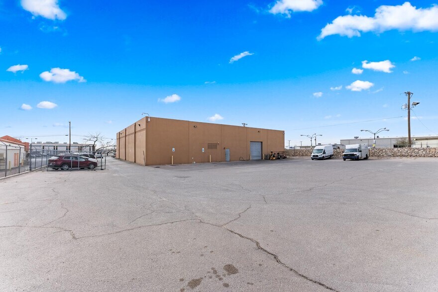 More Photos Of 11211 Pellicano Dr, El Paso Flex For Sale