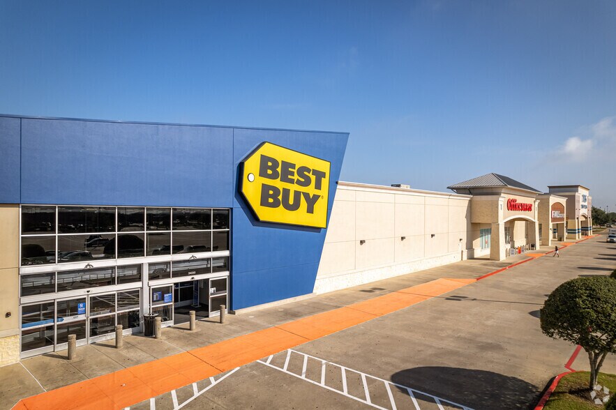 More Photos Of 24110-24502 Commercial Dr, Rosenberg Unknown For Lease