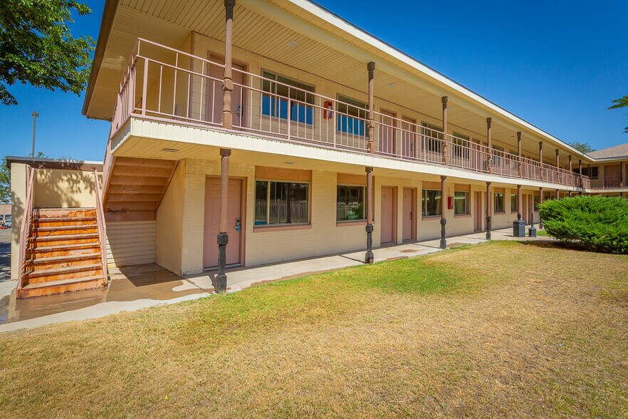 More Photos Of 2803 W 2nd St, Roswell Hotel For Sale