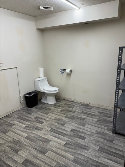 More Photos Of 163 SW Freeman Ave, Hillsboro Warehouse For Lease