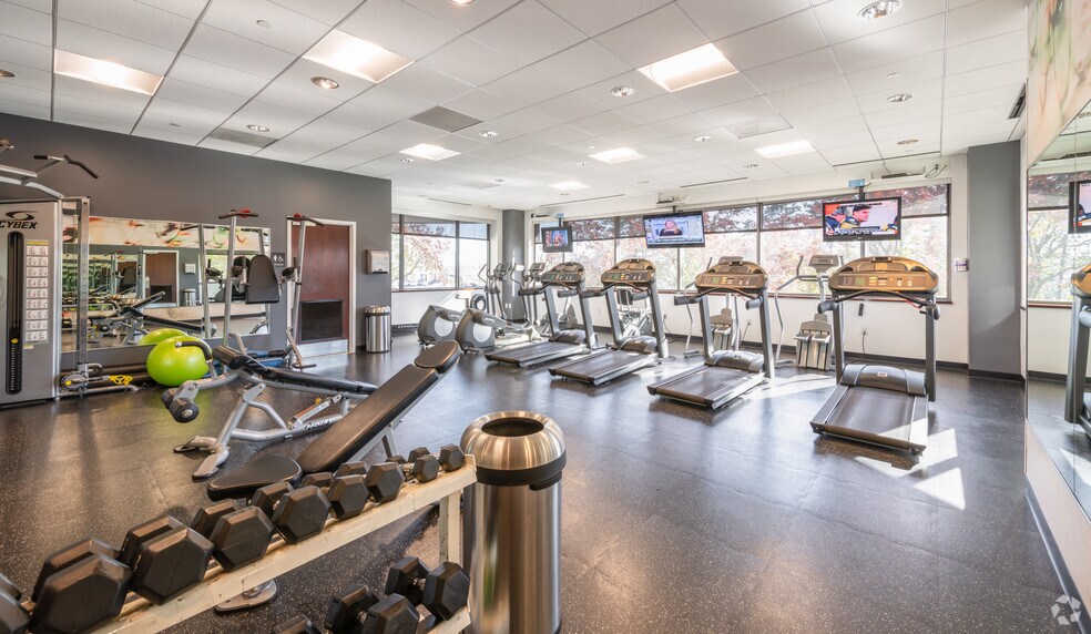 More Photos Of 1 Cabot Rd, Medford Office For Lease