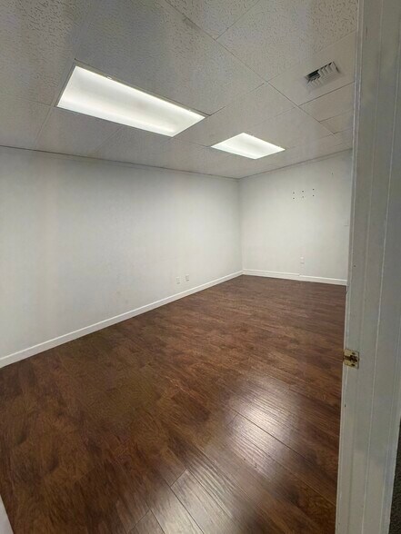 More Photos Of 5610 Kitsap Way, Bremerton Specialty For Lease