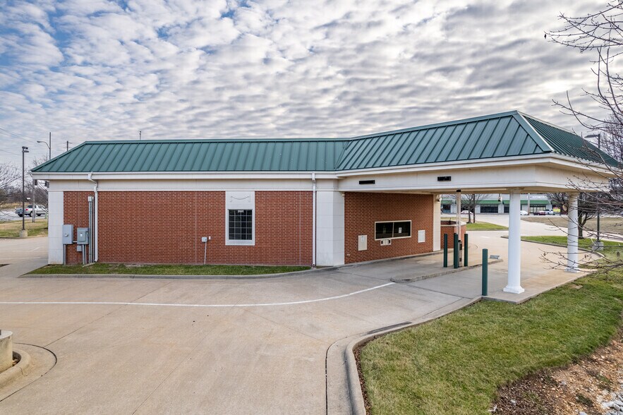 More Photos Of 3555 N Glenstone Ave, Springfield Bank For Sale