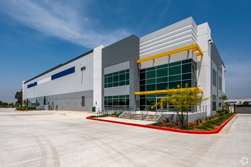 More Photos Of 24712 6th St, San Bernardino Distribution For Lease