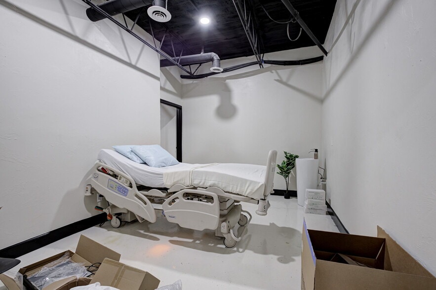 More Photos Of 6500 N Meridian Ave, Oklahoma City Medical For Sale