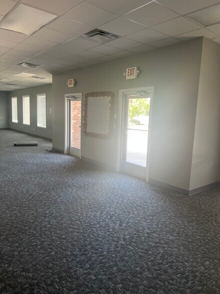 More Photos Of 161 Heritage Meadows Cir, Bourbonnais Office Residential For Lease