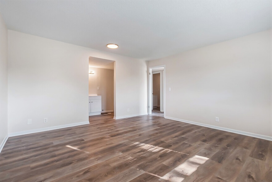 More Photos Of 8831-8837 Glenwood Ct, Overland Park Apartments For Sale