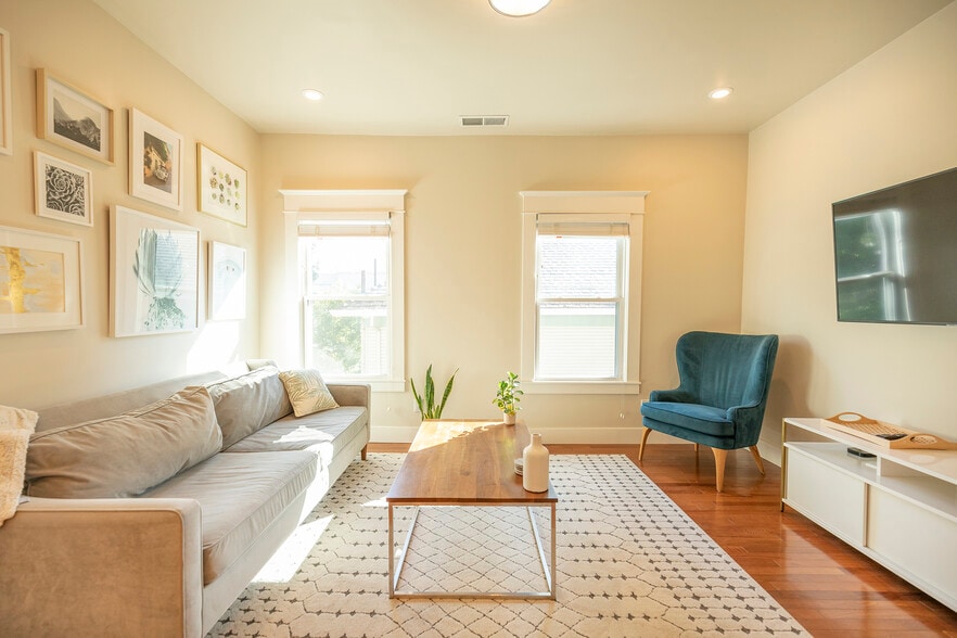 More Photos Of 2409 I St, Sacramento Apartments For Sale