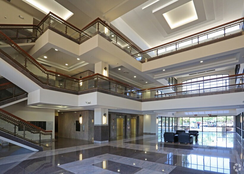 More Photos Of 8767 E Via de Ventura, Scottsdale Office For Lease