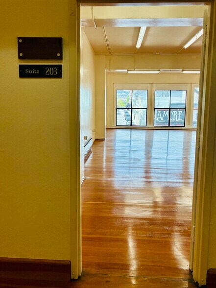 More Photos Of 2141 Mission St, San Francisco Loft Creative Space For Lease