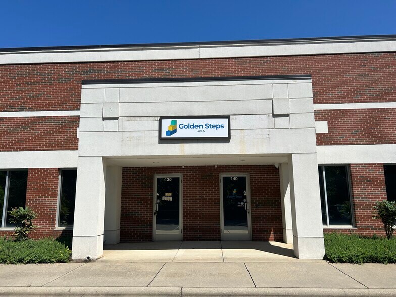 More Photos Of 3120 Latrobe Dr, Charlotte Showroom For Lease