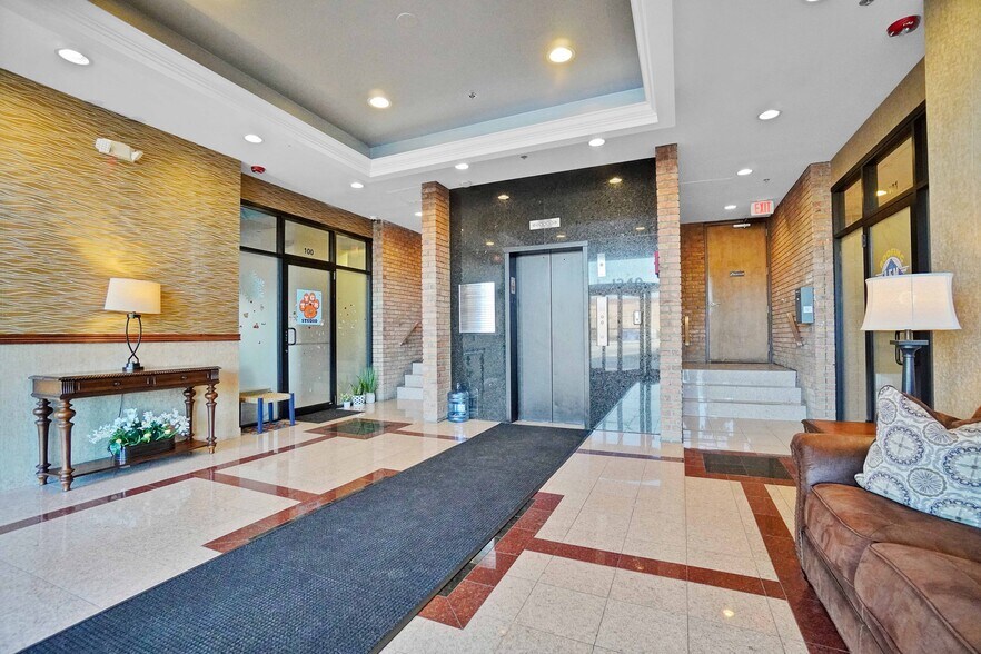 More Photos Of 1240 Meadow Rd, Northbrook Medical For Lease