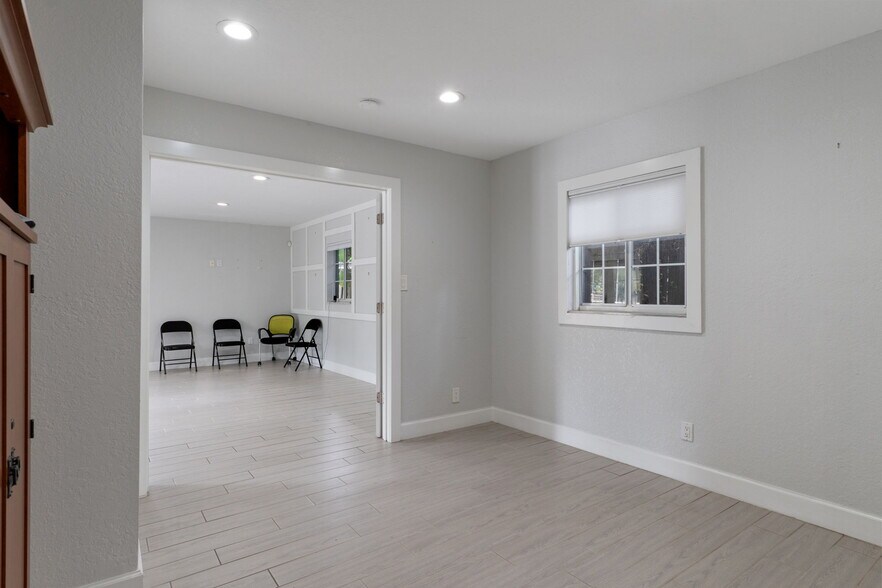 More Photos Of 17110 Gunn Hwy, Odessa Loft Creative Space For Sale