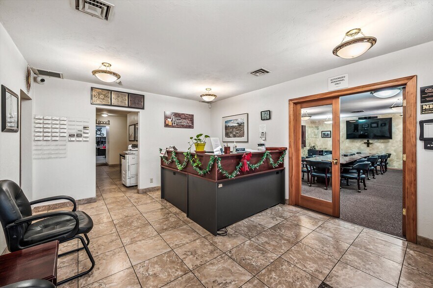 More Photos Of 2502 N Huachuca Dr, Tucson Office For Lease